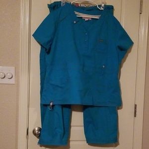 Scrub Top and bottom set Koi